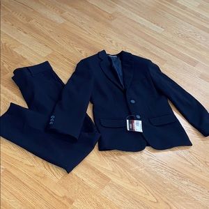 Van Heusen Boys suit size 8 ,navy blue color